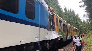 Oba vlaky převážely dohromady asi 1100 cestujících. Po Srazce Vlaku Na Karlovarsku Jsou Dva Mrtvi Policie Resi Obecne Ohrozeni Idnes Cz