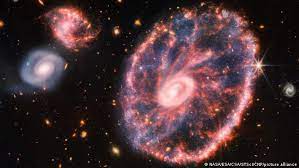 El telescopio James Webb revela misterios de la caprichosa galaxia Rueda de Carro | Ciencia y Ecología | DW | 03.08.2022
