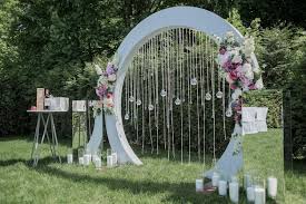 round arch for the wedding ceremony