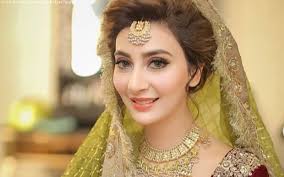 aisha khan looks lovely on her mayun