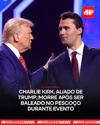 Jovem - O ativista conservador Charlie Kirk, aliado próximo do presidente Donald Trump, morreu nesta quarta-feira (10) após ser baleado durante um evento na Universidade Utah Valley, nos Estados Unidos. De acordo