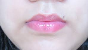 still using an expired lip gloss