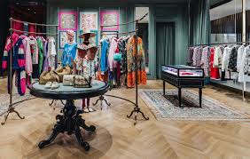 Contact your agent or sales centre to get updated or missing information, and confirm pricing and availability. Yorkdale Style On Twitter Have You Visited Canada S First World Of Gucci Here At The Centreofstyle Located Inside Holtrenfrew The New Boutique Carries Men Women S Fashion As Well As Footwear