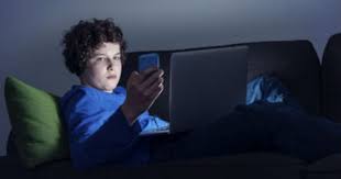 https://www.todaysparent.com/family/study-our-kids-are-addicted-to-screens-and-its-our-fault/ gambar png