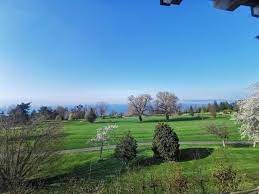 appartement vue sur le golf et le lac