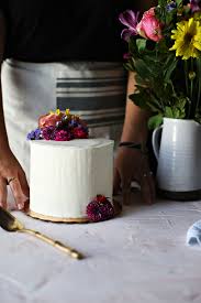 how to decorate a cake with flowers