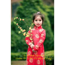 Áo dài khăn xếp cho bé - Bé gái mặc áo dài đỏ họa tiết đồng xu to cũng xinh  lắm nha. Có bố mẹ nào muốn sắm cho công chúa nhà