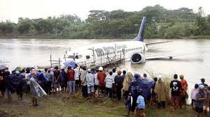 A wallet belonging to a passenger floats at it was flying from the indonesian city of surabaya to singapore at the time. 2002 The Crash Of Garuda Indonesia Flight 421 Analysis Catastrophicfailure