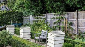 garden fence ideas define the edges of