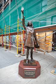 Find the perfect mary tyler moore statue stock photos and editorial news pictures from getty images. Mary Tyler Moore Statue In Minneapolis Minnesota Silly America