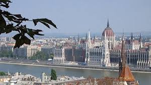 Once called the 'queen of the danube,' budapest has long been the focal point of the nation and a lively cultural center. Budapest Die Schillerndste Metropole Des Ostens Mdr De