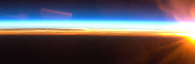 初めて宇宙に行った日本人が“ミール”の窓から見た「宇宙で最も美しい夜明け」 | 文春オンライン
