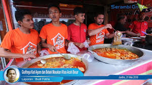Urap sayur merupakan salah satu makanan khas daerah aceh. Gurihnya Kari Ayam Dan Bebek Masakan Khas Aceh Besar Youtube