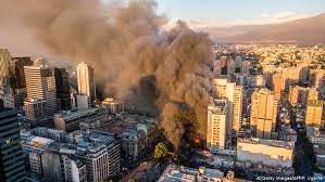 Ir a sur, lagos y volcanes. Chile Protests And Looting Erupt Despite President S New Cabinet News Dw 29 10 2019