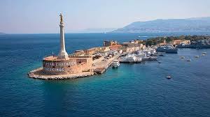 It is mainly an agricultural center and a busy port, which is a focal point for ferries travelling to various other destinations along the coast. Messina Stadt Der Uppigkeit Sie Besitzt Einen Umfassenden Zauber