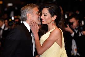On top of the pregnancy speculations, the tabloid also claimed that the clooneys traveled to italy to renew their vows. George Clooney Uber Seinen Heiratsantrag Ich Kniete 20 Minuten Vor Amal Brigitte De