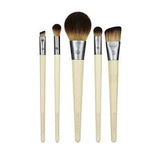 12 quality makeup brush sets that are