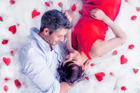 Imagens de Amantes na cama sem royalties | Depositphotos