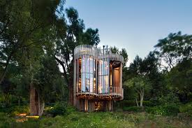 Тази дървена къща в гората е един хубав пример за такова решение. Cilindrichna Drvena Ksha V Gorata Stroiteli Bg