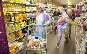 Twee minuten gratis winkelen in unicorn-pak - Hoogeveensche Courant