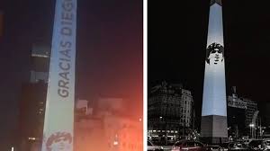 Está previsto para hoy que se realice una movilización en el obelisco, la cual fue convocada por la izquierda. El Obelisco Se Ilumino Y Recordo A Diego Armando Maradona Deportes