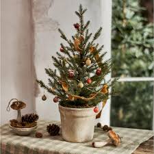 diy tabletop christmas tree decorating