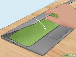 how to clean a laptop screen with