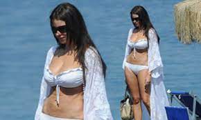 Modern Family star Sofia Vergara wanted to get a breast reduction | Daily  Mail Online