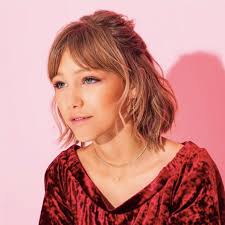 It is very easy and comfortable hair in terms of styling. 9 Chic Hairstyles We Re Stealing From Songstress Grace Vanderwaal