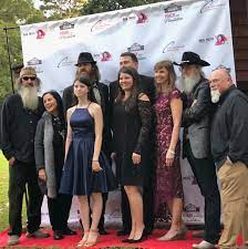 She was born on september 12, 2003, in the united states. Missy And Jase Robertson Host A Fundraiser For Mia Moo Foundation