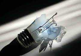 How To Remove A Broken Light Bulb 3