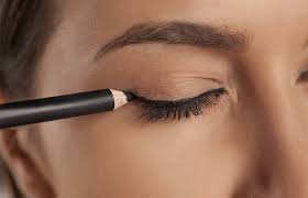 wear pencil eyeliner the right way