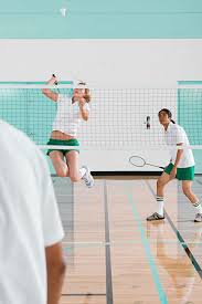The game is named for badminton, the country estate of the dukes of beaufort in gloucestershire, england, where it was. Badminton Regeln Techniken Und Facts Hier Bei Sportscheck