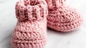 clic crochet baby booties with