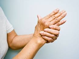 Most people with finger arthritis find warming the hands with a warm washcloth or under moderately hot water is most helpful at relieving the stiffness of arthritic fingers. 9 Warning Signs That Point To Arthritis