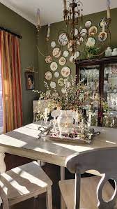 decorate a dining room table