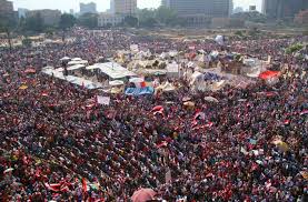 Tahrir vuelve a ser escenario de protestas, rezos… y violaciones - Revista El Medio