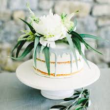 Yet when you search the internet, most cakes you'll see are made by professionals in a bakery. 19 Small Wedding Cakes For Every Style Wedding