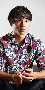 画像】朝日新聞が掲載したインタビューでアロハシャツを着る南野拓実が話題にｗｗｗ – JAPAN STARS INFO.