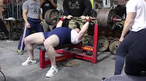 And breaks the previous record by 13 lb. Youngest Man To Bench Press 600 Lbs Raw And How He Did It Muscle Fitness