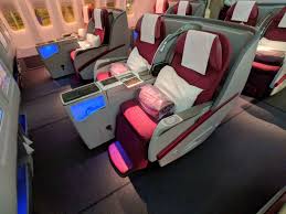 review qatar airways 777 300