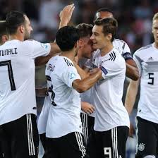 The fans applaud great play from both sides. Spate Tore Gegen Rumanien U21 Em Deutschland Zieht Dank Waldschmidt Und Amiri Ins Finale Ein Shz De