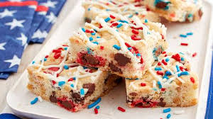 After all, you can serve up a warm toasted marshmallow s'mores bars with just four ingredients and 20 minutes of effort. 4th Of July Dessert Recipes Pillsbury Com