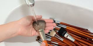 how to clean mac makeup brushes on