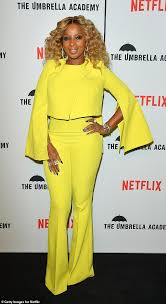 A quick clip of mary j. Mary J Blige Shines In Neon Yellow Pantsuit At Toronto Premiere For Netflix S The Umbrella Academy Daily Mail Online