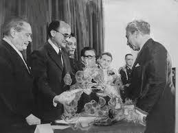 Previously, he was secretary of the interior from 1963 to 1969. Luis Echeverria Alvarez Biografia Gobierno Y Aportes