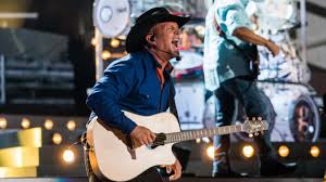 Garth Brooks Sells Out Paul Brown Stadium In 75 Minutes
