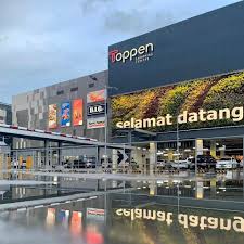 Johor bahru (also johor baru or johore baharu, but universally called jb) is the state capital of johor in southern peninsular malaysia, just across the causeway from singapore. Mohd Hafizee Mhdhafizee Twitter