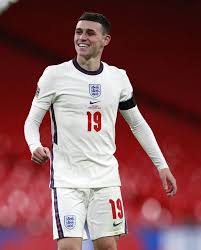 The manchester city midfielder needn't have donned the peroxide 'do in order to gain international acclaim after his sensational season under. Man City S Phil Foden Leaves England Teammates Stunned With Hidden Darts Talent Daily Star
