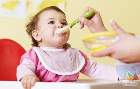 Thế nào là ăn dặm đúng cách cho bé 7 tháng tuổi-Viện Dinh dưỡng VHN Bio